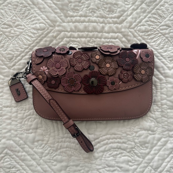 Coach 1941 Tea Rose Clutch 20536 - Picture 1 of 9